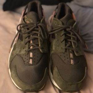 Nike Air Huarache Women’s Size 10